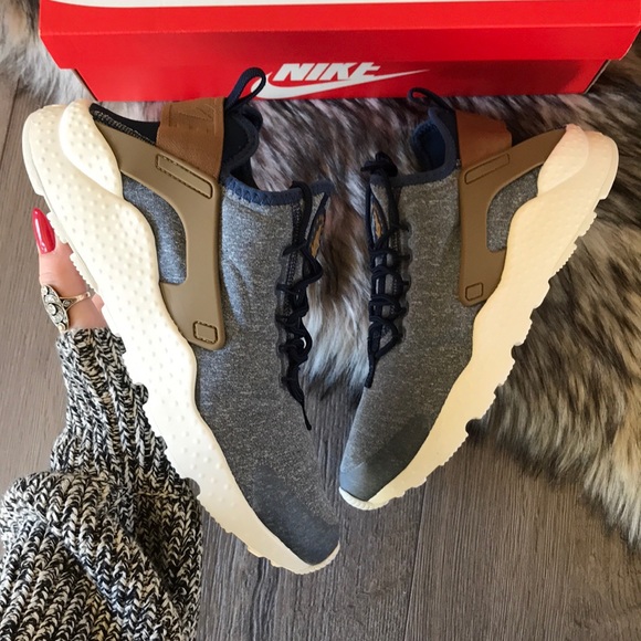 NWT Nike Huarache Run Ultra SE - Picture 5 of 7